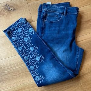 Chicos embroidery jeans. Chicos size 0.5 (size 4/6).
